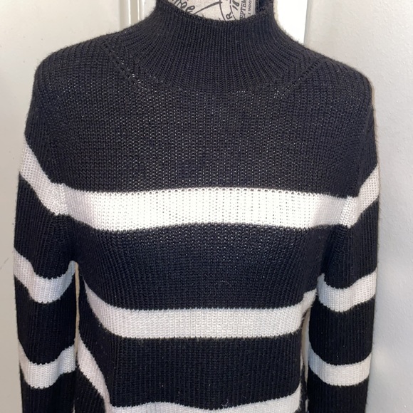 Beautiful Banana Republic black/cream fisherman’s sweater mock Turtle Neck SZ XS - Picture 2 of 6